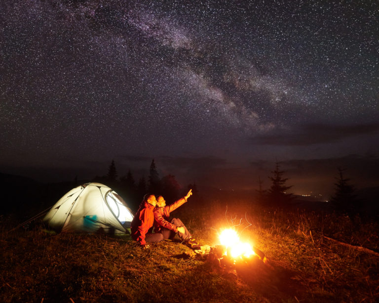 15 Romantic Camping Ideas for Couples Who Love to Snuggle