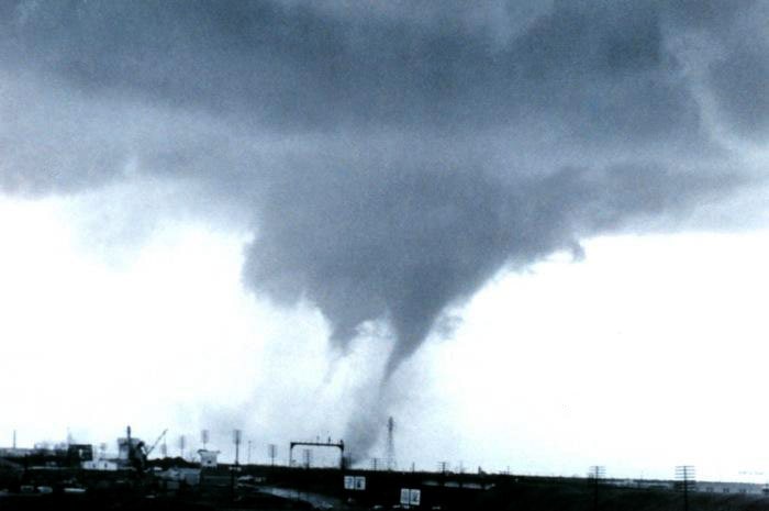 image of a multi-vortex tornado in Dallas, Texas