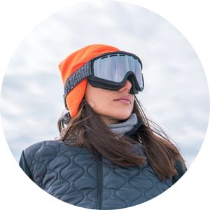 a woman waring a ski goggles 