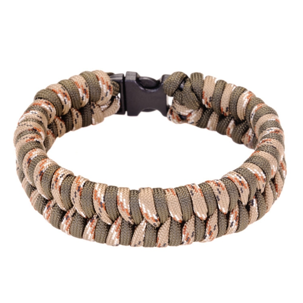 a fishtail paracord bracelet