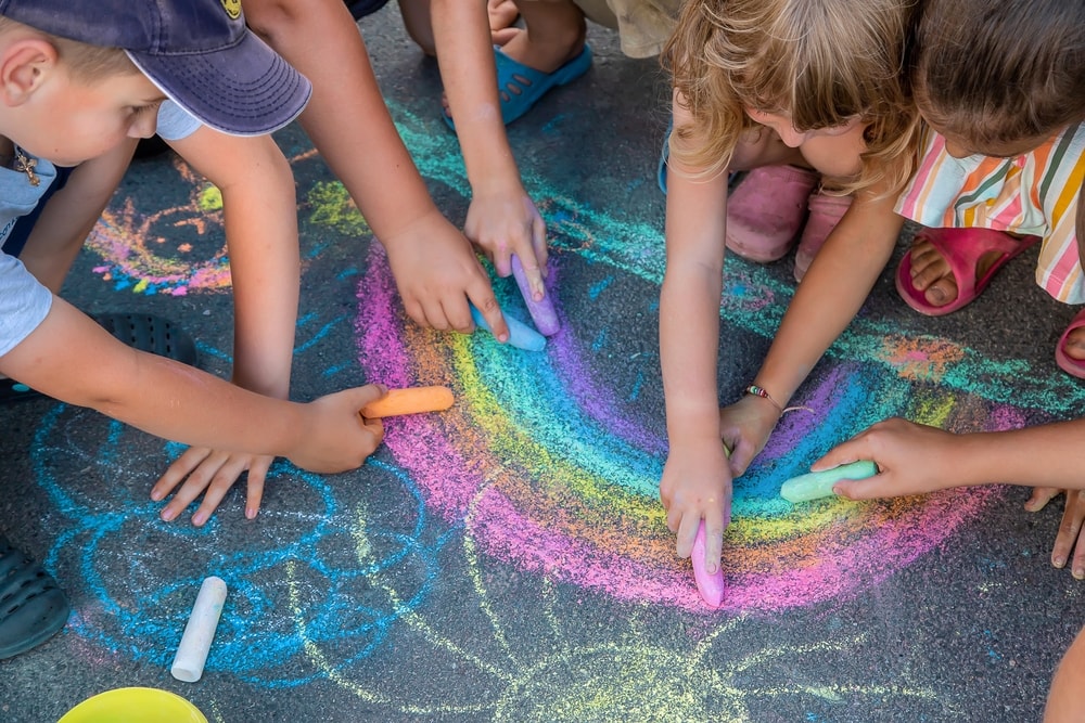 Kids drawing on the floor with their chalk